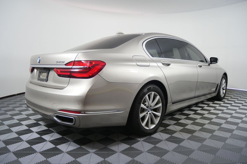 Thumbnail: 2016 BMW 7 Series - 3