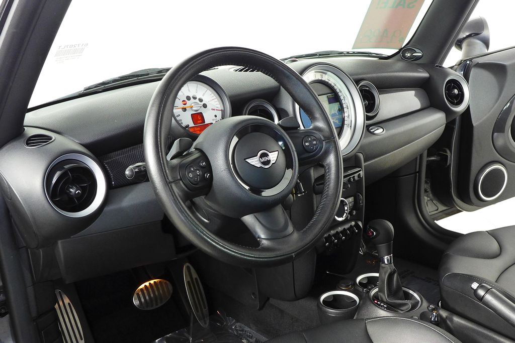 Thumbnail: 2011 MINI Cooper Clubman - 25