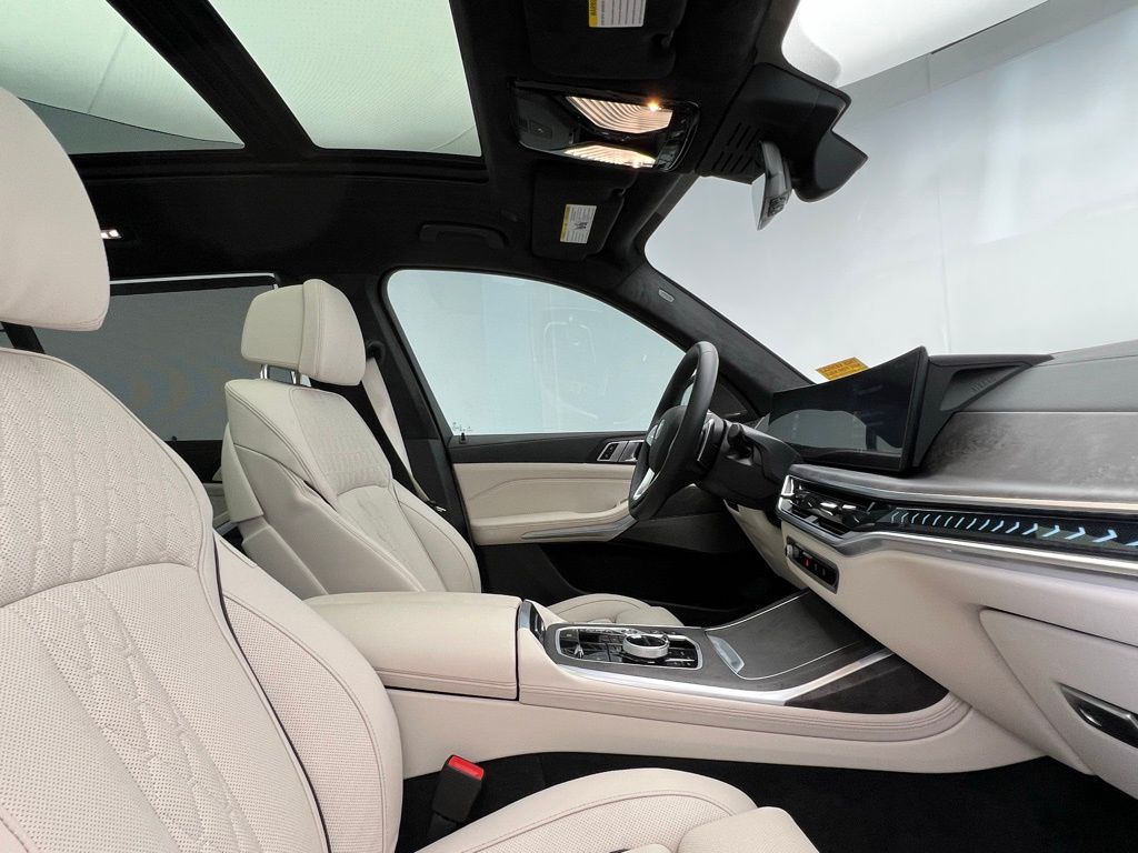 Thumbnail: 2024 BMW X7 - 6