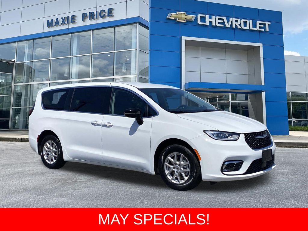 2024 Chrysler Pacifica Touring L's photo