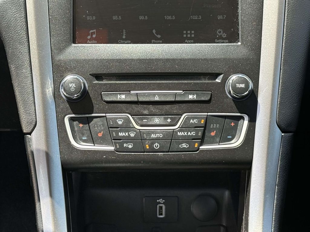 Used 2018 Black Ford SE image 21