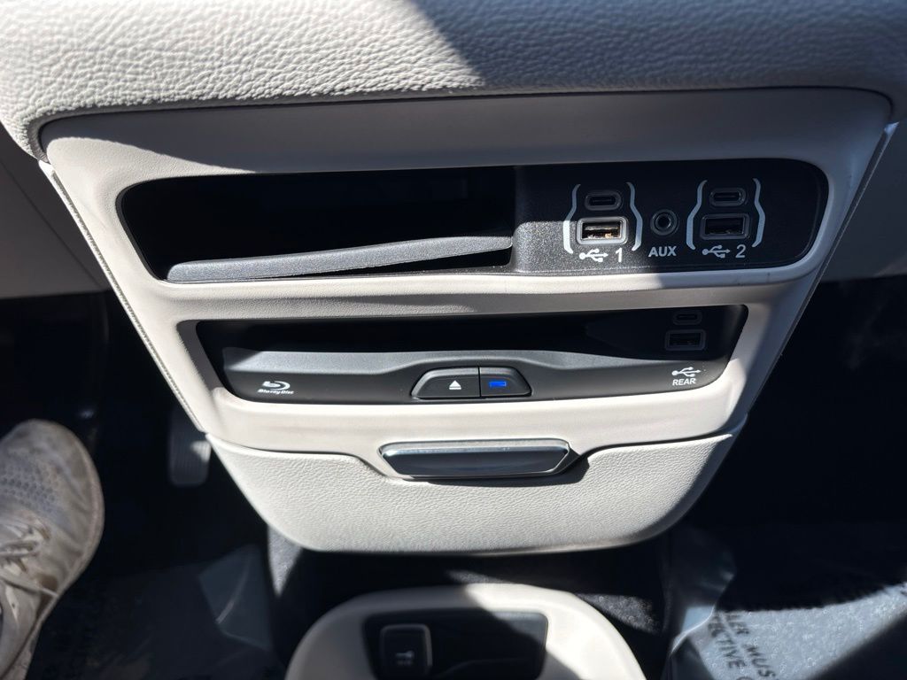 Used 2022 Chrysler Pacifica Van