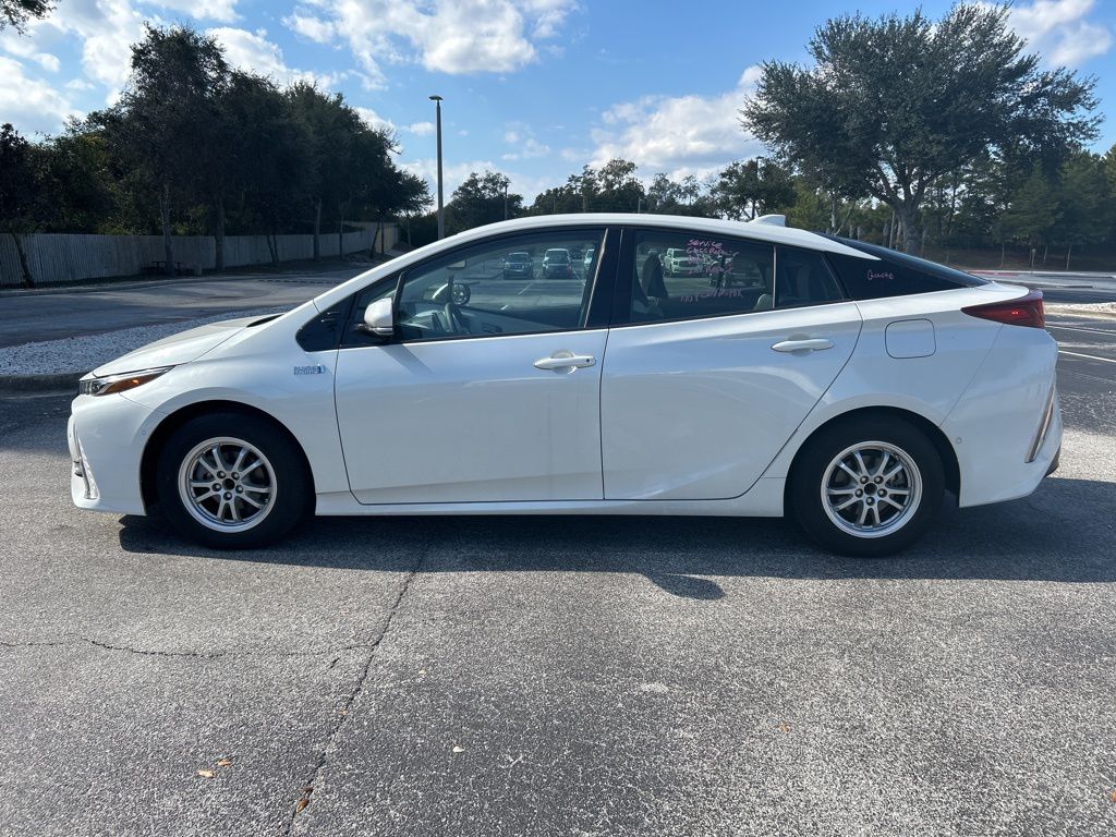 2017 Toyota Prius Prime Advanced photo 3