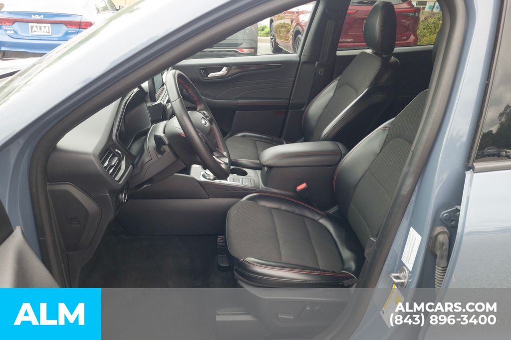 2024 Ford Escape ST-Line photo 16