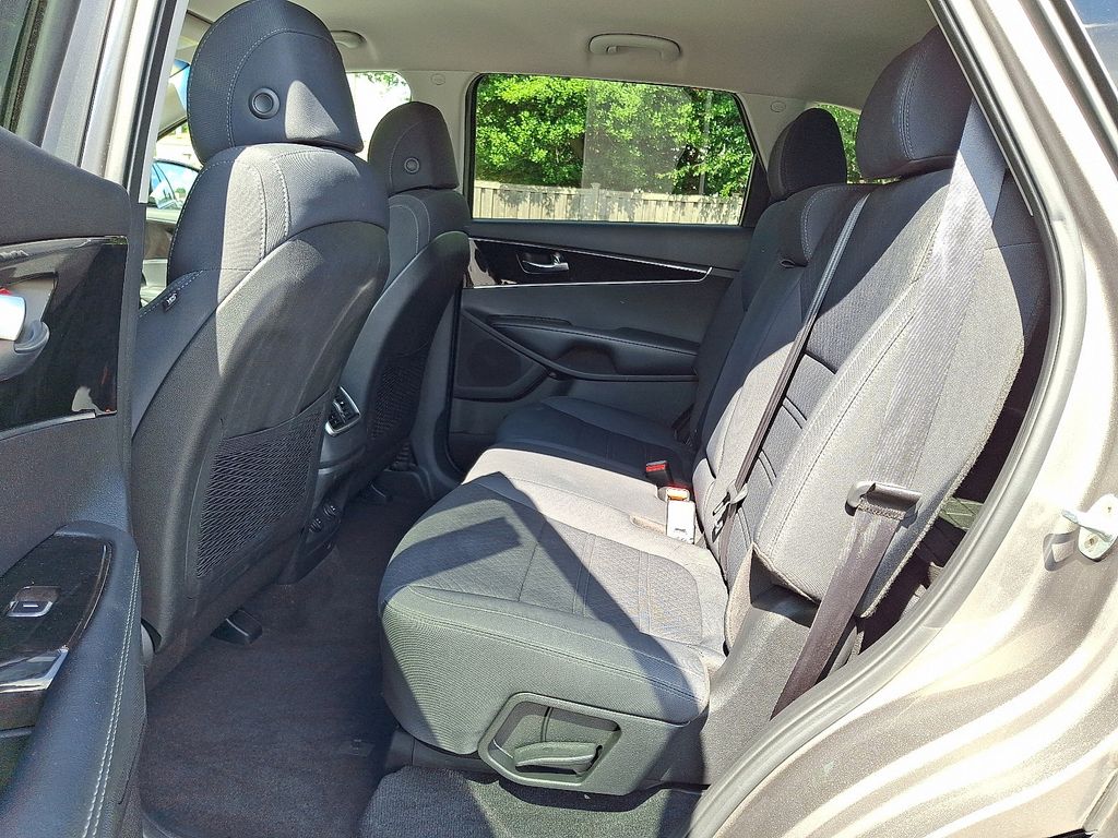 Thumbnail: 2017 Kia Sorento - 10