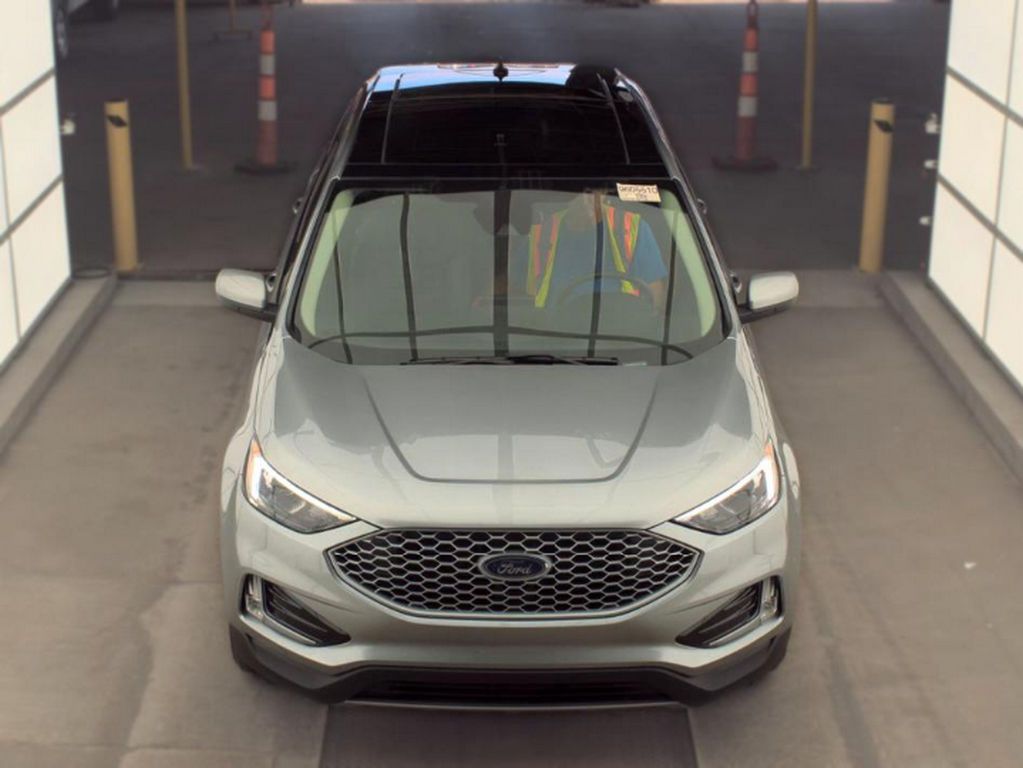 Used 2023 Silver Ford SEL image 2