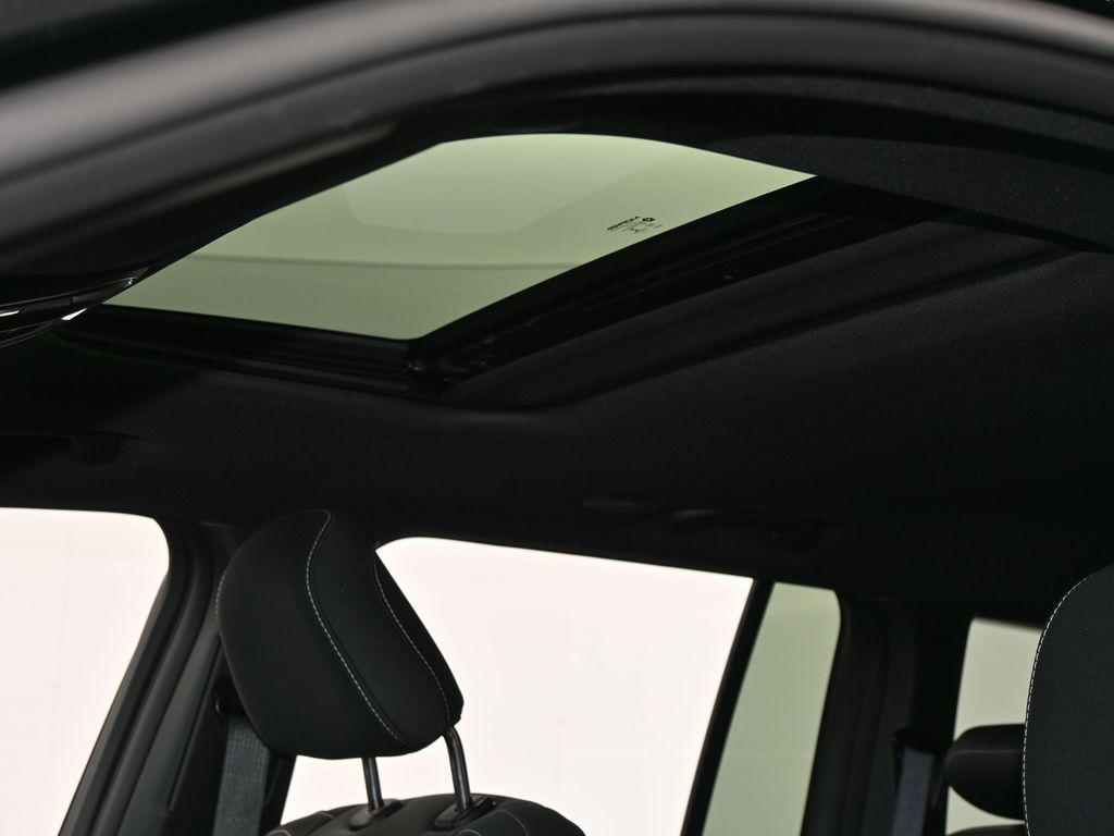 New 2026 Diamond Black Crystal Pearlcoat Jeep Laredo image 11