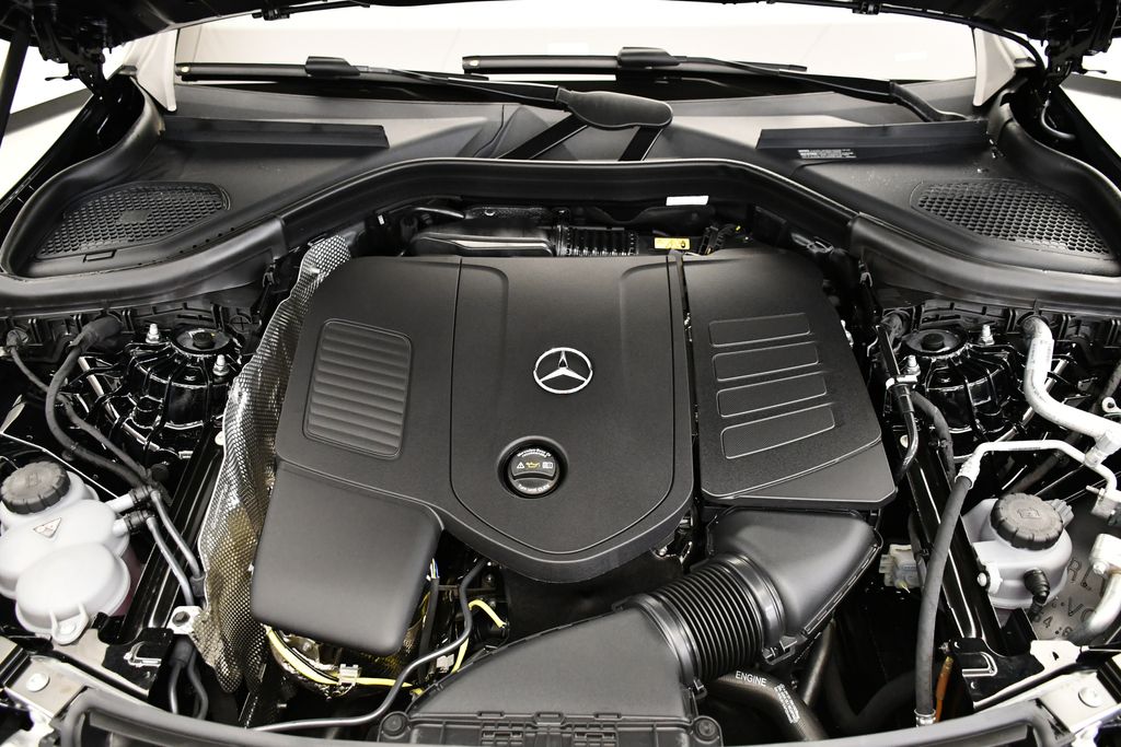 2025 Mercedes-Benz GLC 300 11