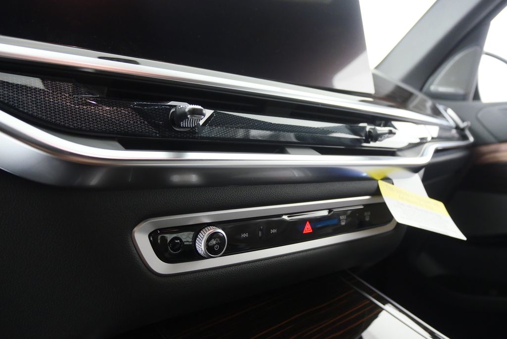 Thumbnail: 2026 BMW X5 - 21