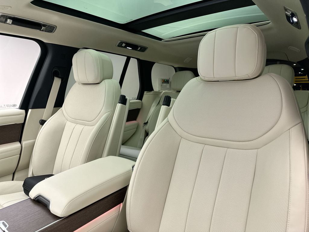 Thumbnail: 2025 Land Rover Range Rover - 9