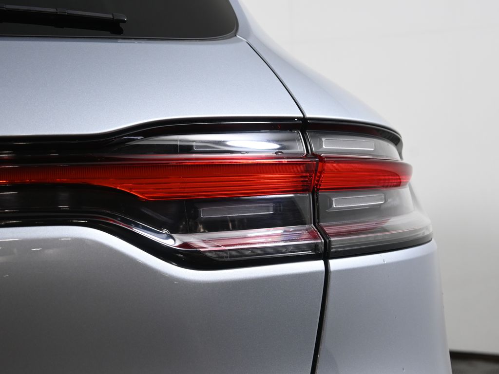 Thumbnail: 2025 Porsche Macan - 13