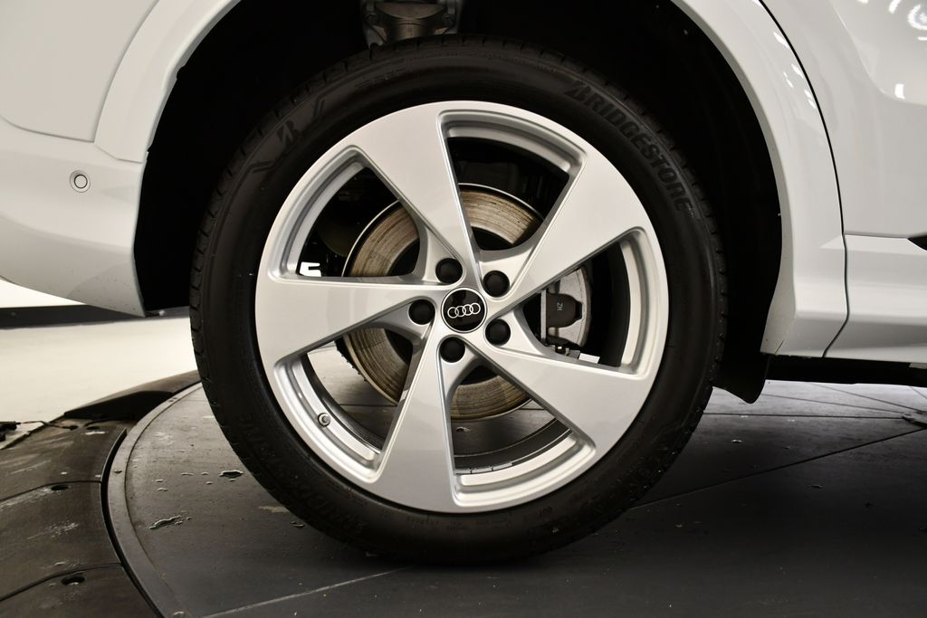 Thumbnail: 2025 Audi Q5 - 15