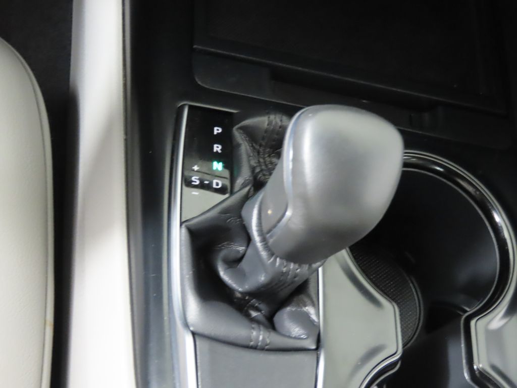 Thumbnail: 2018 Toyota Camry - 22