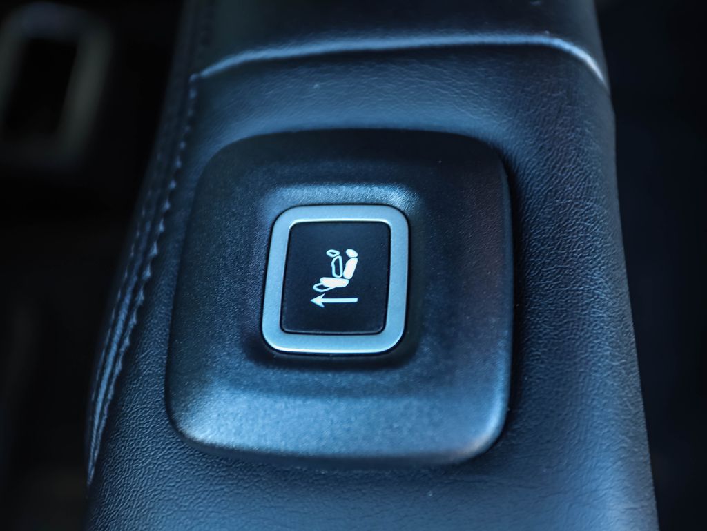 Thumbnail: 2023 Jeep Wagoneer - 26