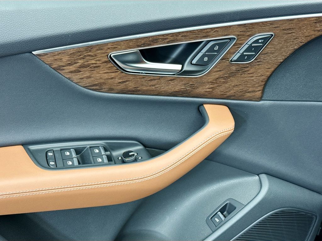 Thumbnail: 2026 Audi Q7 - 23