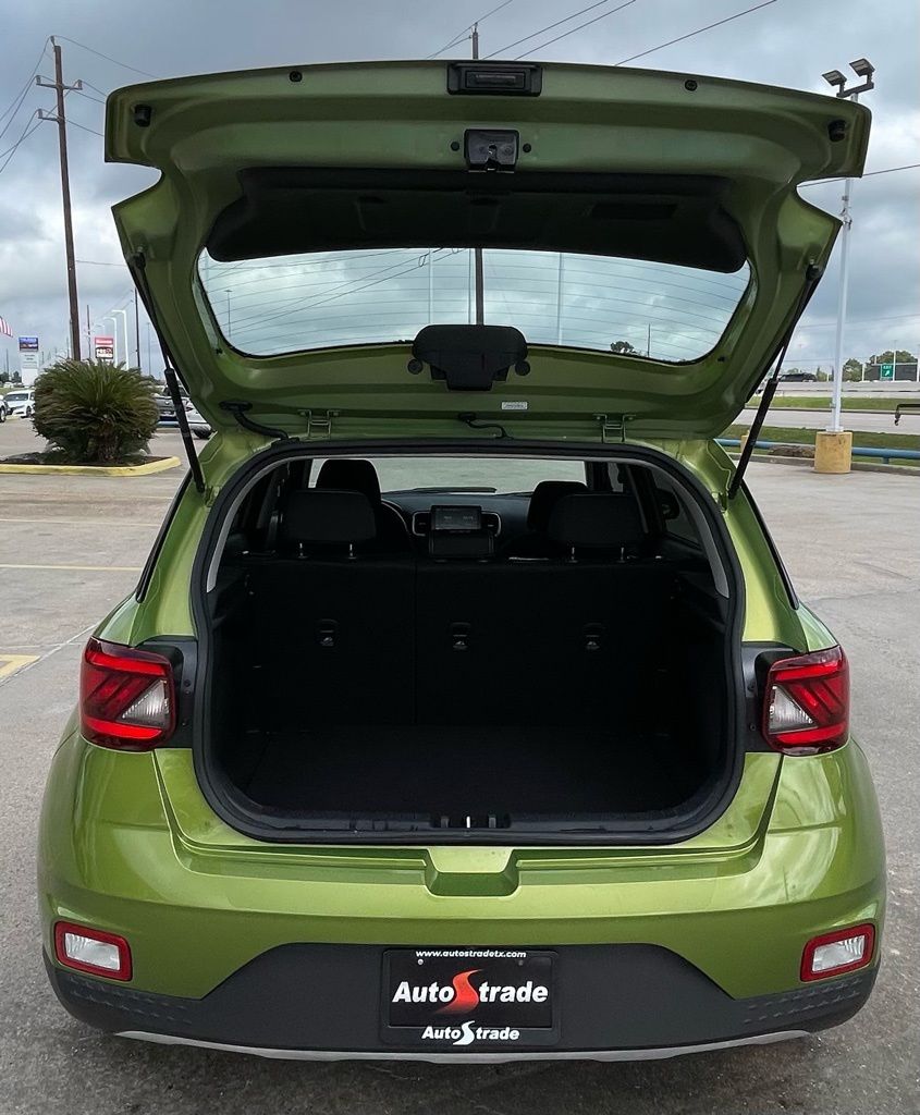 2020 Hyundai Venue SEL - 10