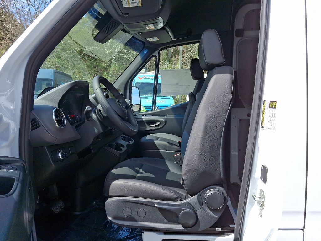 2025 Mercedes-Benz Sprinter 2500 10