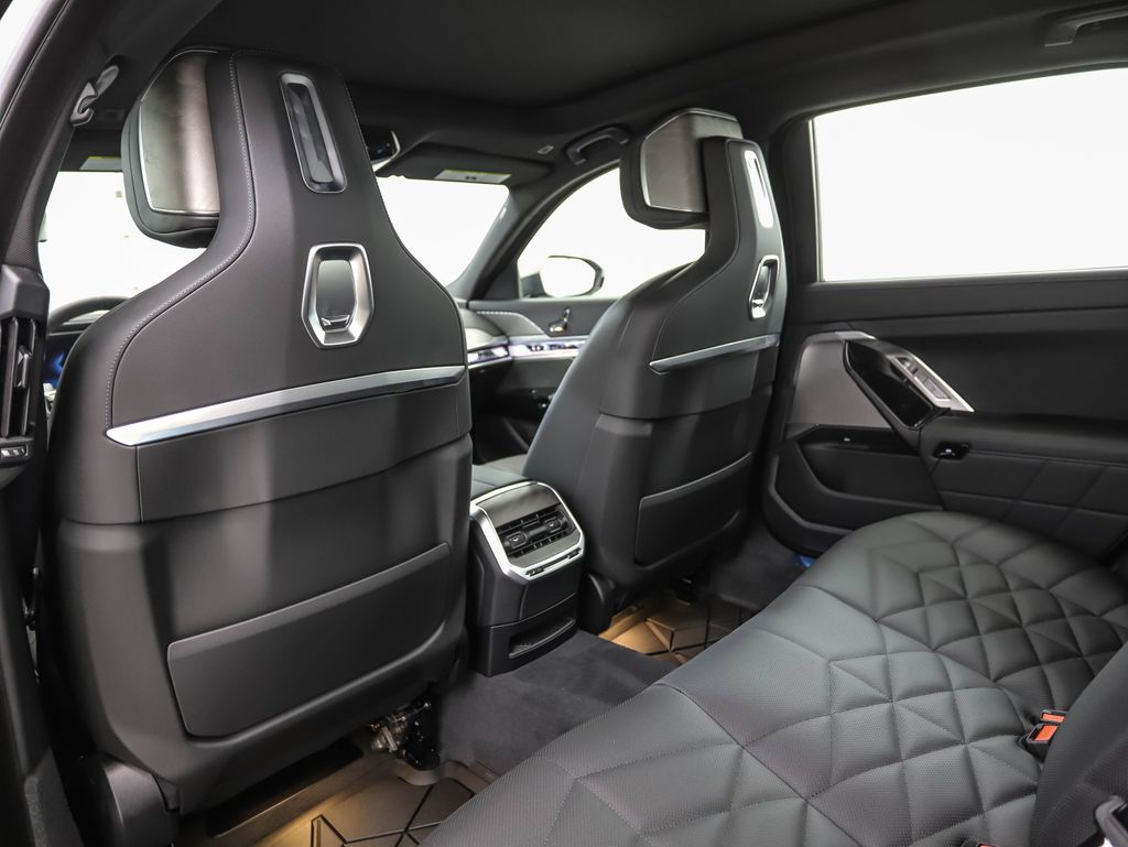 Thumbnail: 2026 BMW 7 Series - 21