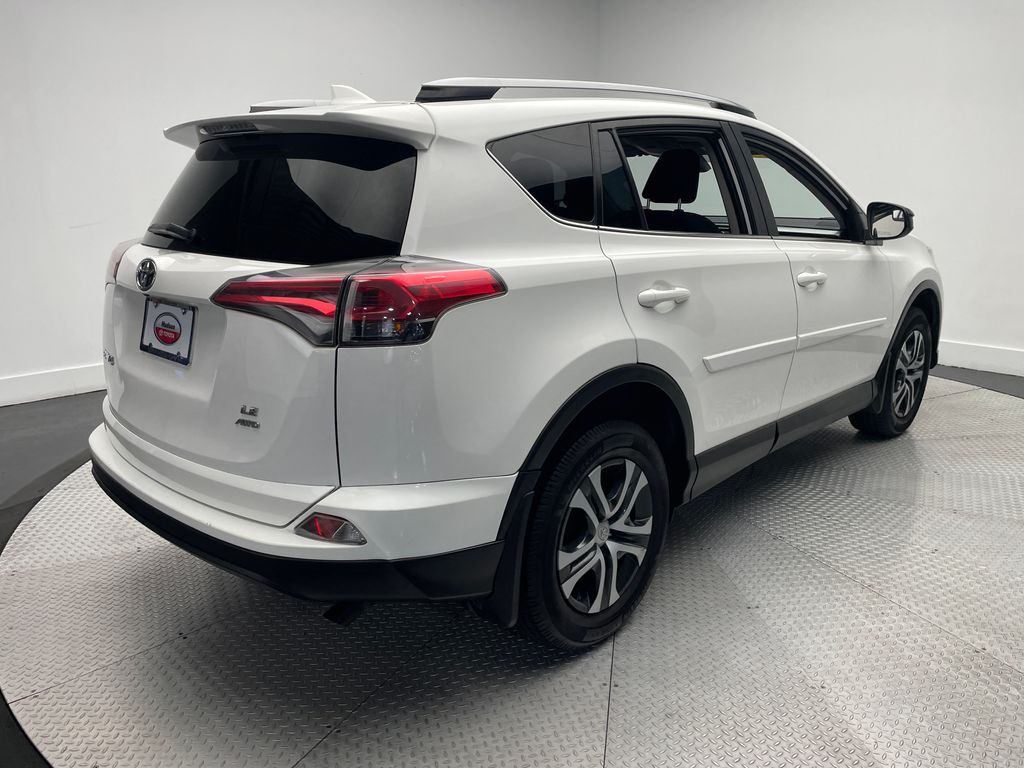 Thumbnail: 2018 Toyota RAV4 - 5