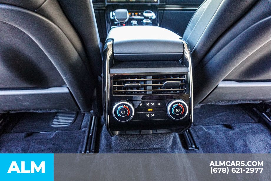 Used 2023 White Land Rover SE image 31