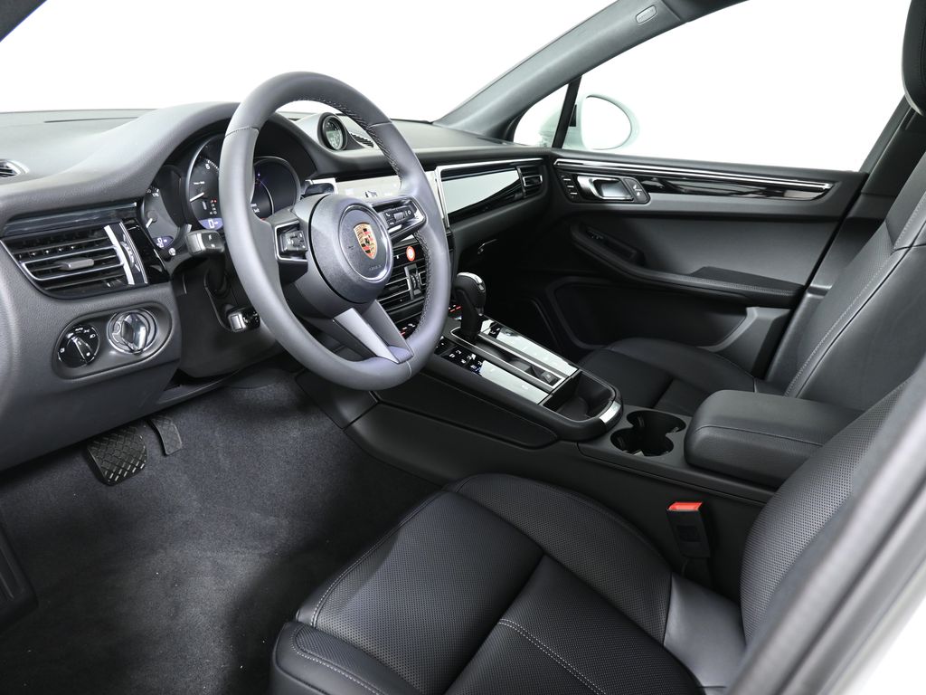 Thumbnail: 2024 Porsche Macan - 4