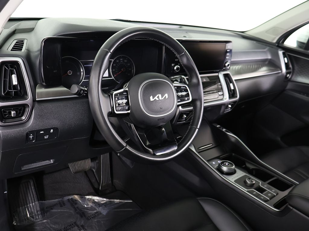 Used 2022 White Kia EX image 29