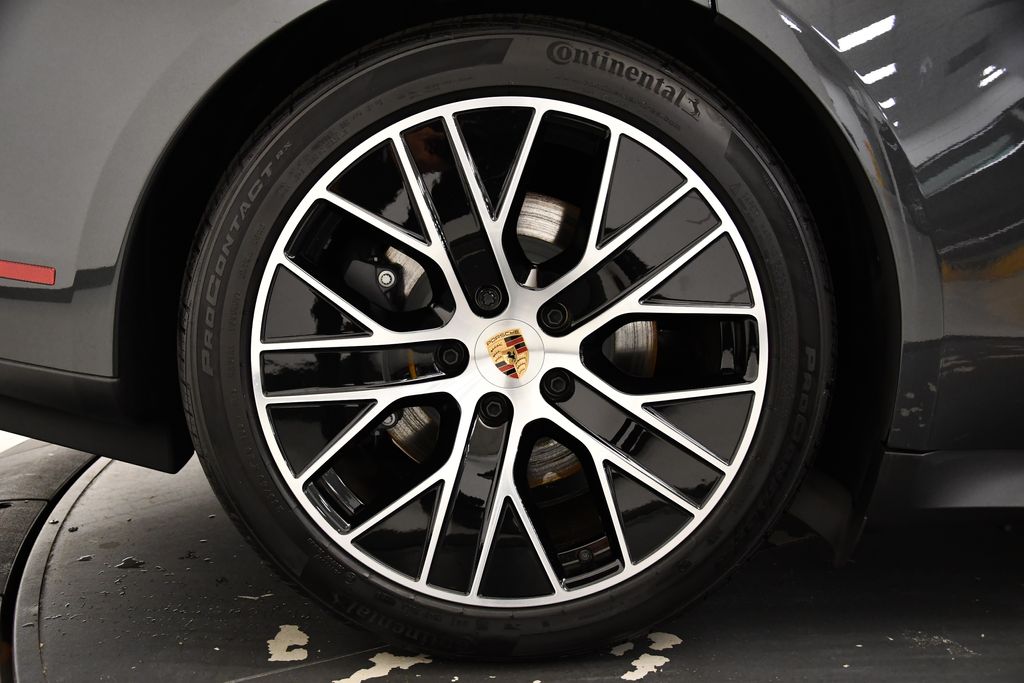 Thumbnail: 2025 Porsche Taycan - 15