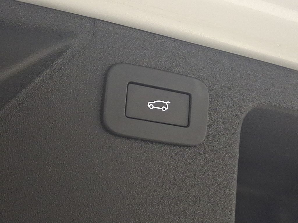 Thumbnail: 2025 Land Rover Discovery Sport - 31