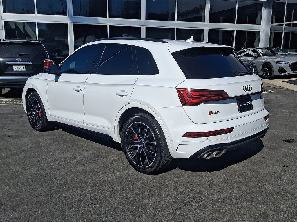 Thumbnail: 2023 Audi SQ5 - 6