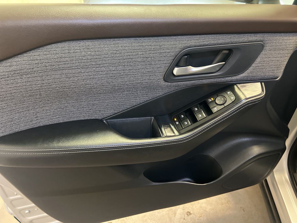 2022 Nissan Rogue SV photo