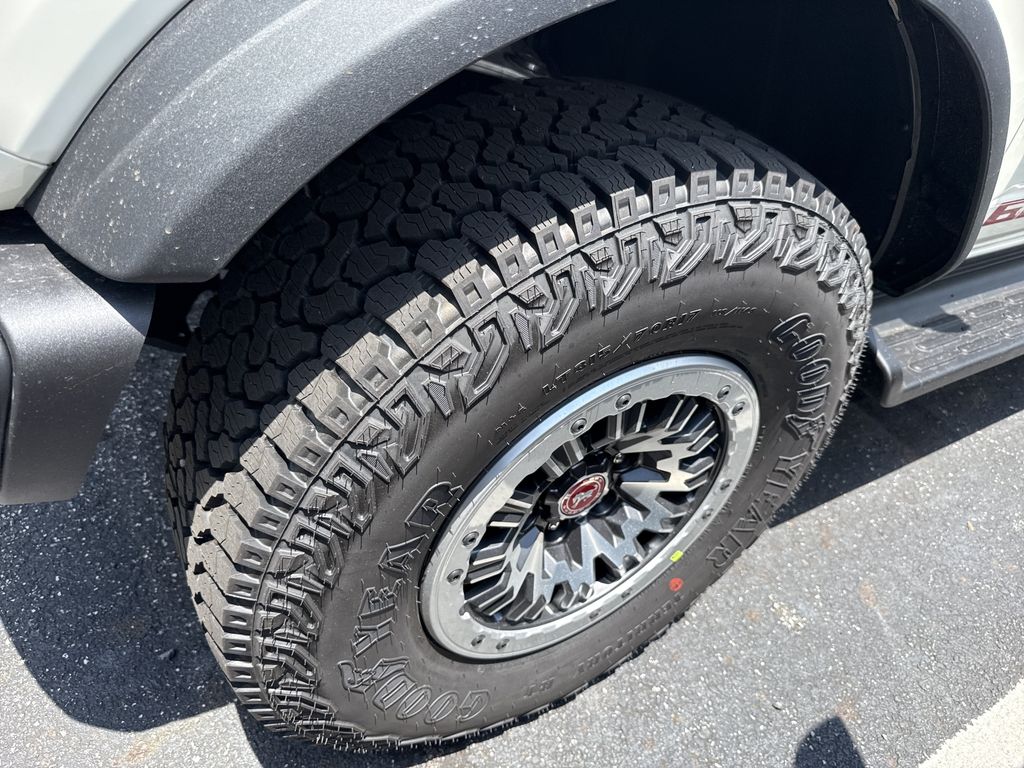 2026 Wimbledon White Ford Bronco Outer Banks 4X4 SUV