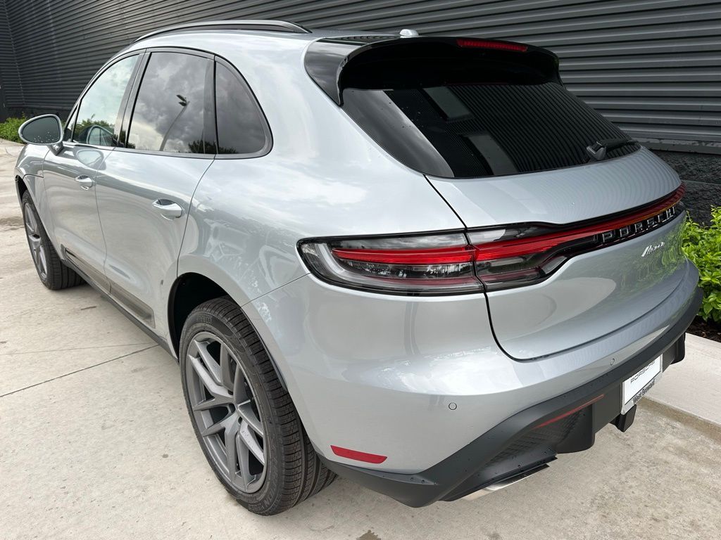 Thumbnail: 2025 Porsche Macan - 3