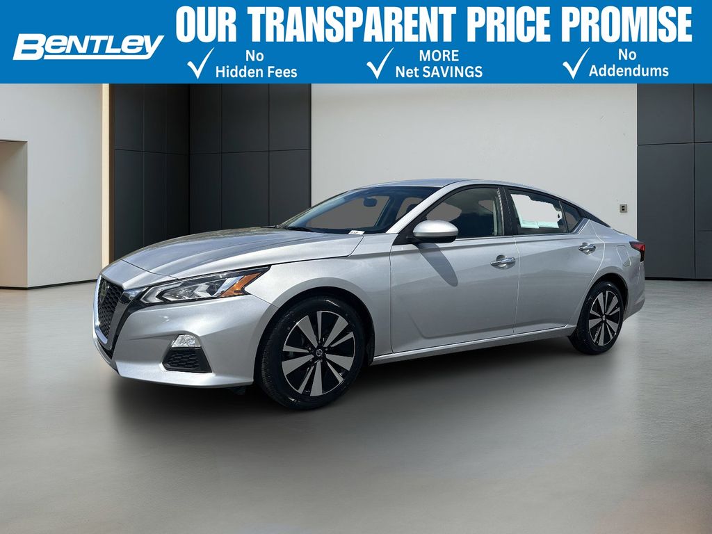 Brilliant Silver Metallic 2022 Nissan Altima Sedan Front-Wheel Drive Continuously Variable Transmission