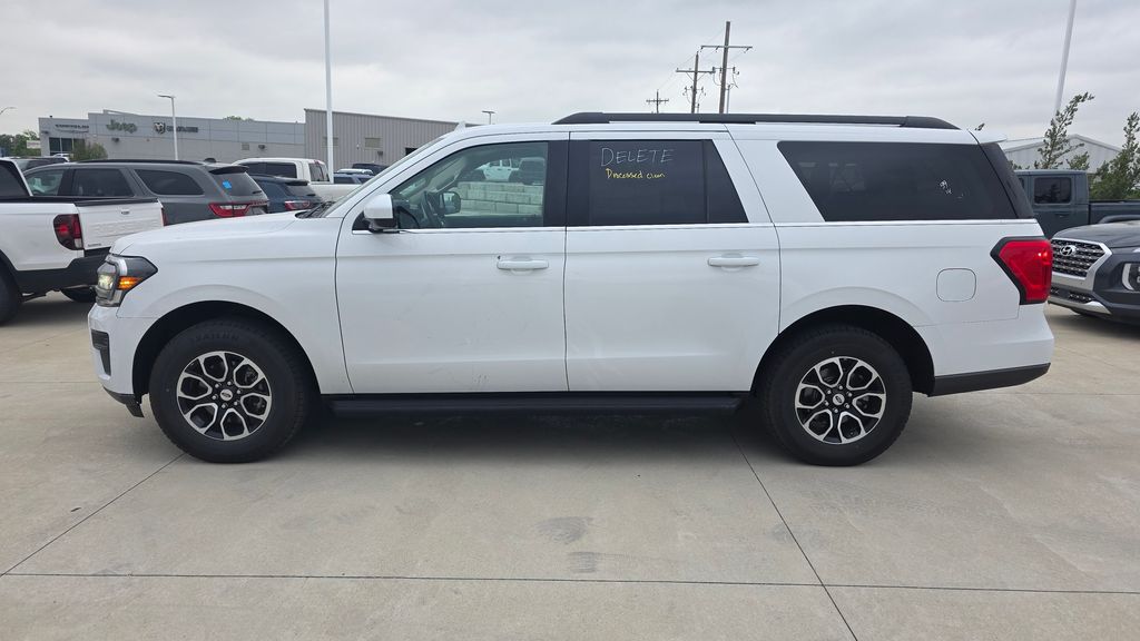 Used 2024 Ford Expedition XLT with VIN 1FMJK1J89REA42932 for sale in Kansas City