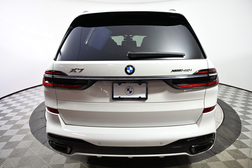 2023 BMW X7 xDrive40i 4
