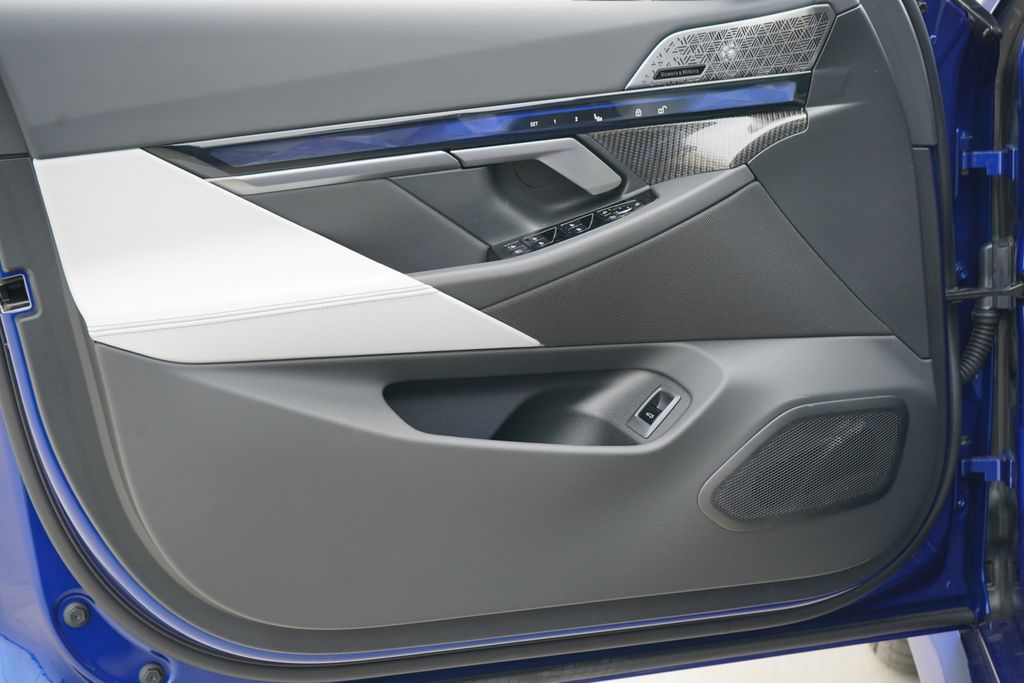 Thumbnail: 2026 BMW M5 - 11