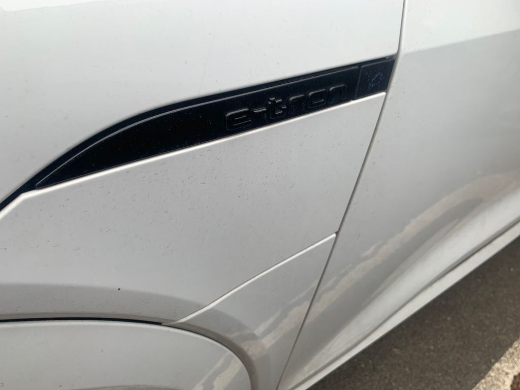 Thumbnail: 2024 Audi Q8 e-tron - 10