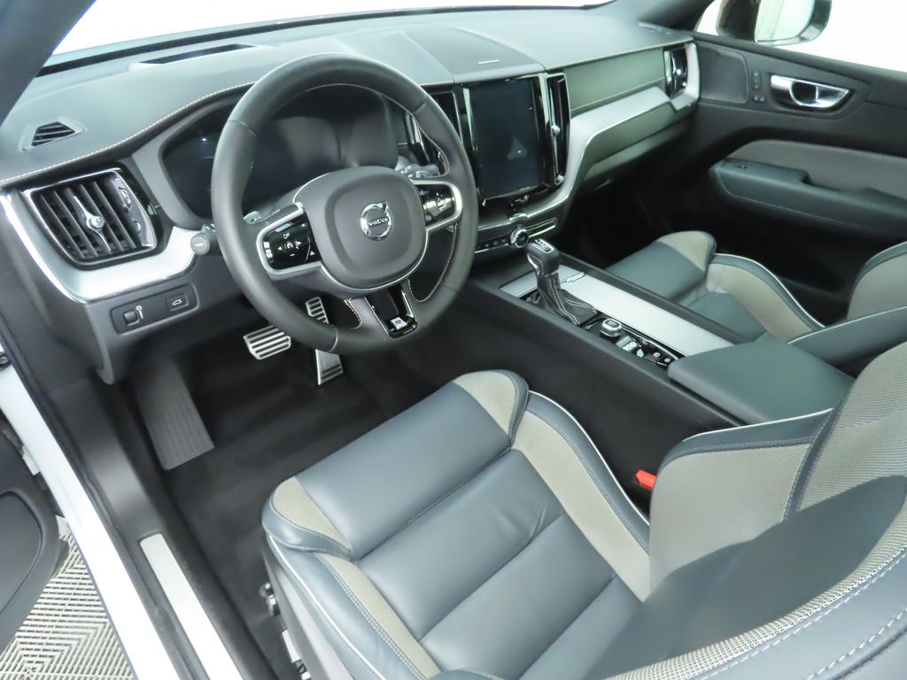 Thumbnail: 2020 Volvo XC60 - 9