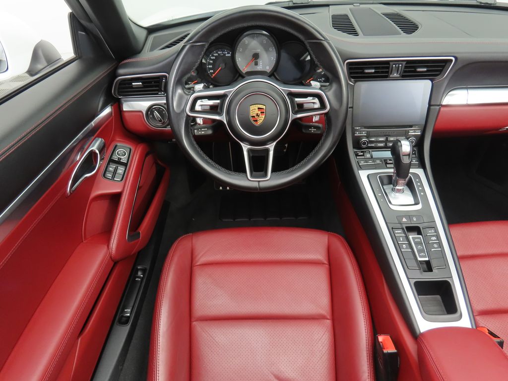 Thumbnail: 2019 Porsche 911 - 10