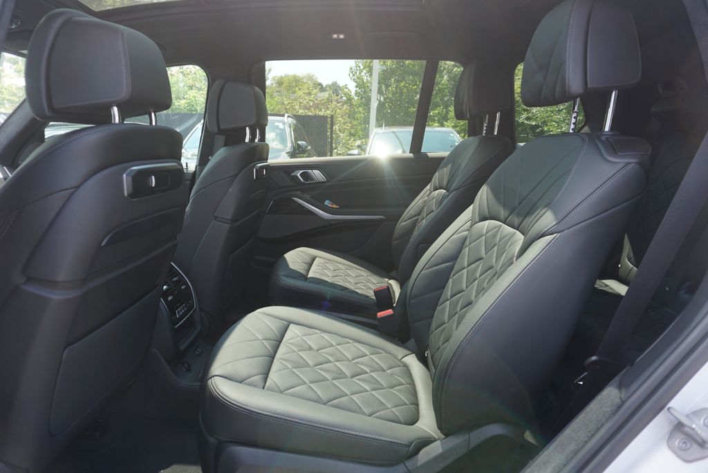 Thumbnail: 2023 BMW X7 - 23