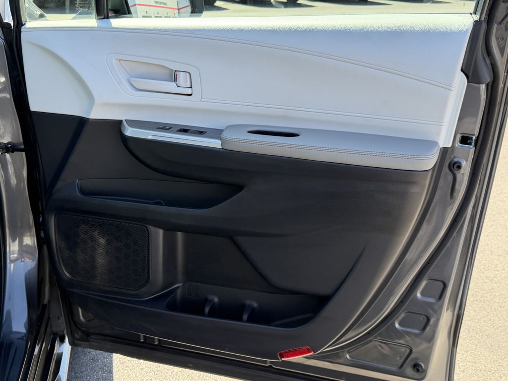 Used 2025 Toyota Sienna Van