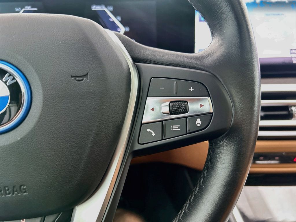 Thumbnail: 2023 BMW i4 - 12
