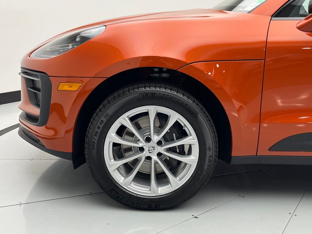 Thumbnail: 2025 Porsche Macan - 32
