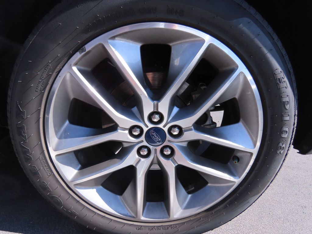 2016 Ford Edge Titanium 16