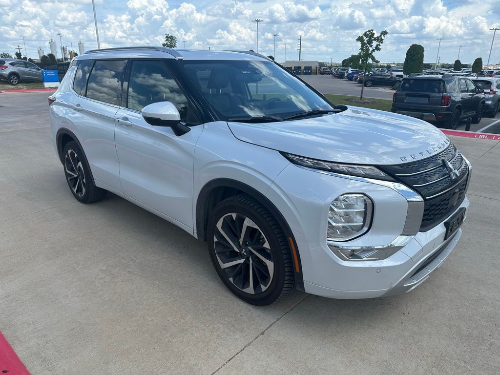 Thumbnail: 2024 Mitsubishi Outlander - 2