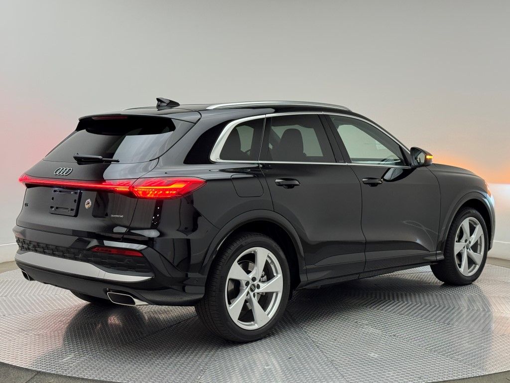 Thumbnail: 2025 Audi Q5 - 9