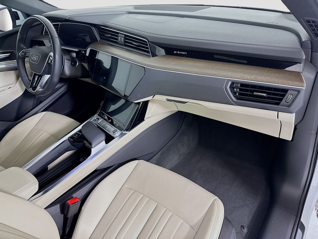 Thumbnail: 2024 Audi Q8 e-tron - 18