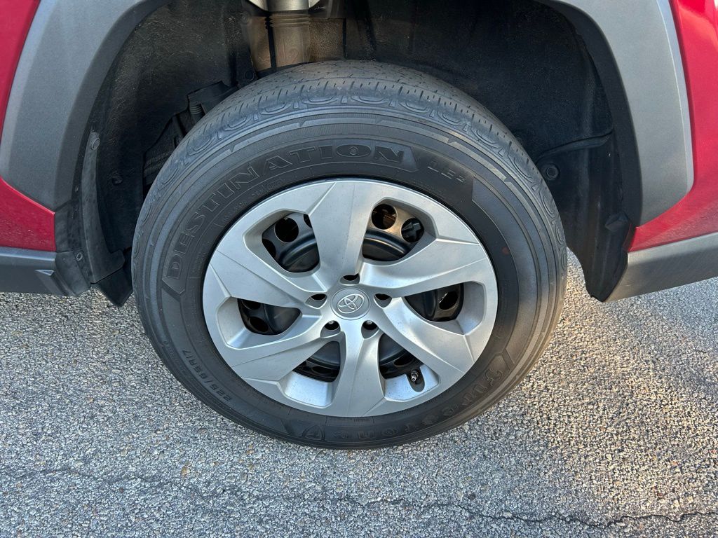 Thumbnail: 2022 Toyota RAV4 - 9