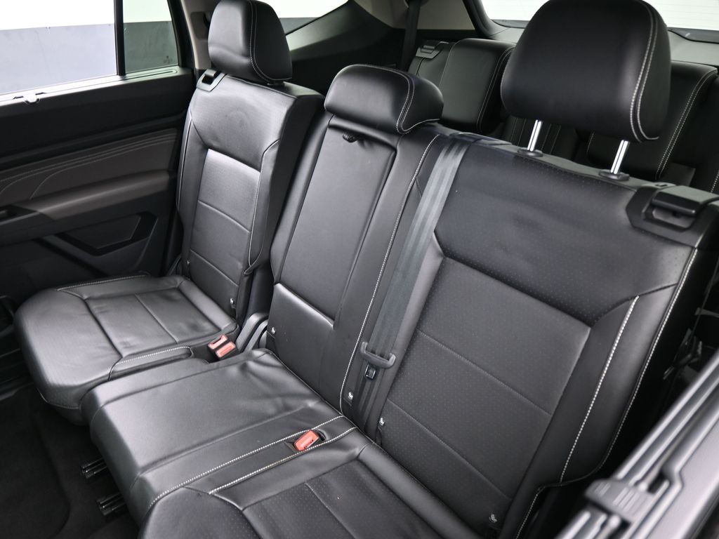 Used 2022 Deep Black Volkswagen 2.0T SE image 35