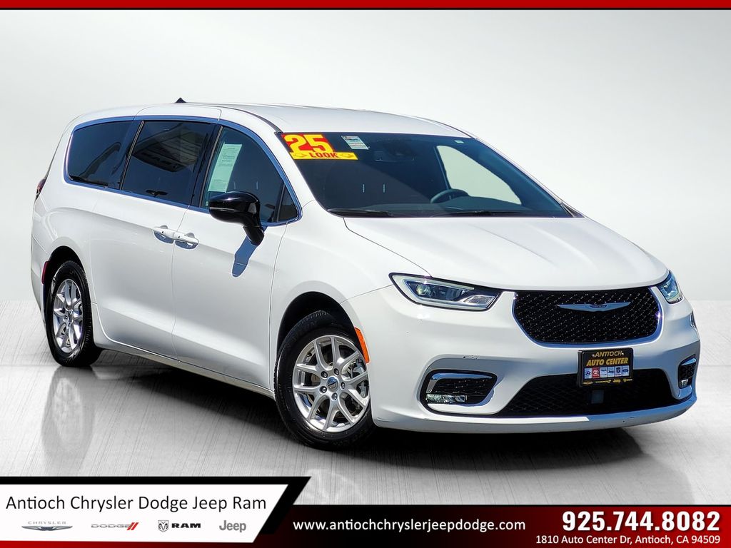 Bright White Clearcoat 2025 Chrysler Pacifica Select FWD Minivan Front-Wheel Drive 9-Speed Automatic